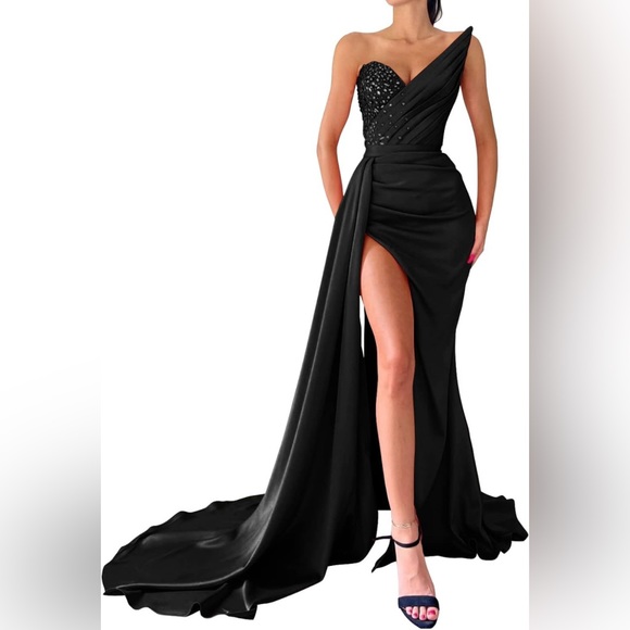Black Strapless Formal Dress - Picture 1 of 4